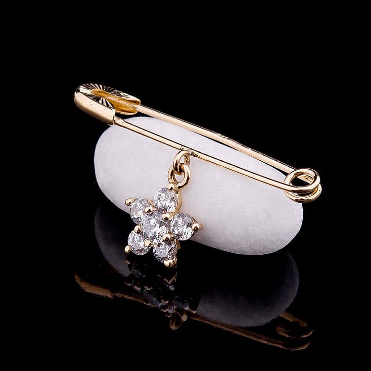 Золотая булавка "Цветочек" (фианиты) зак00220 Золотая булавка "Цветочек" (фианиты) зак00220 от ювелирного магазина Оникс