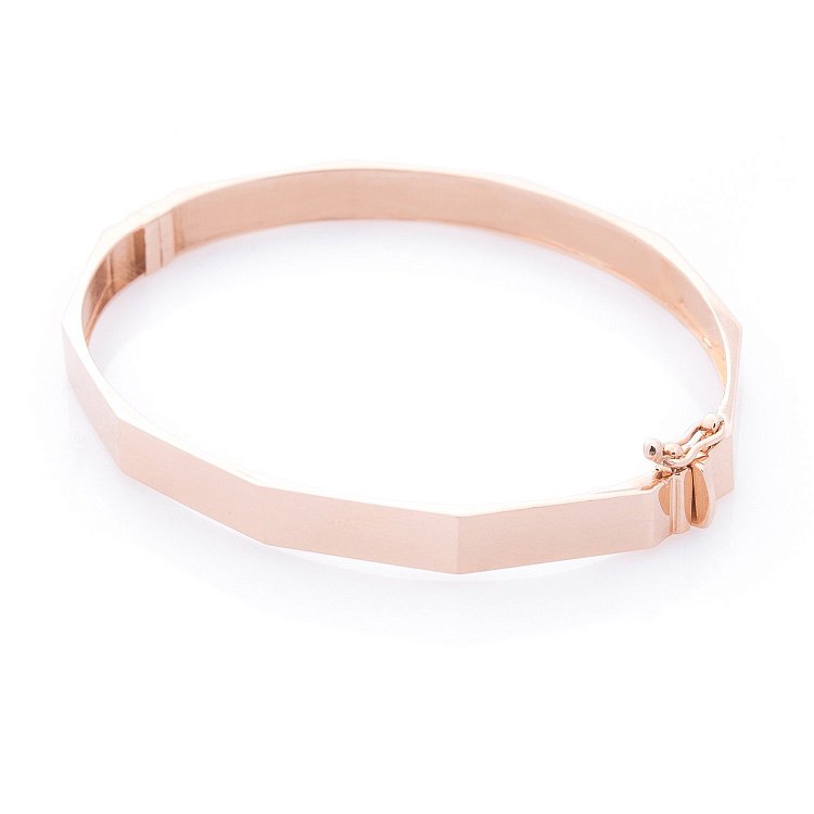 Жесткий золотой браслет б03791 от ювелирного магазина Оникс