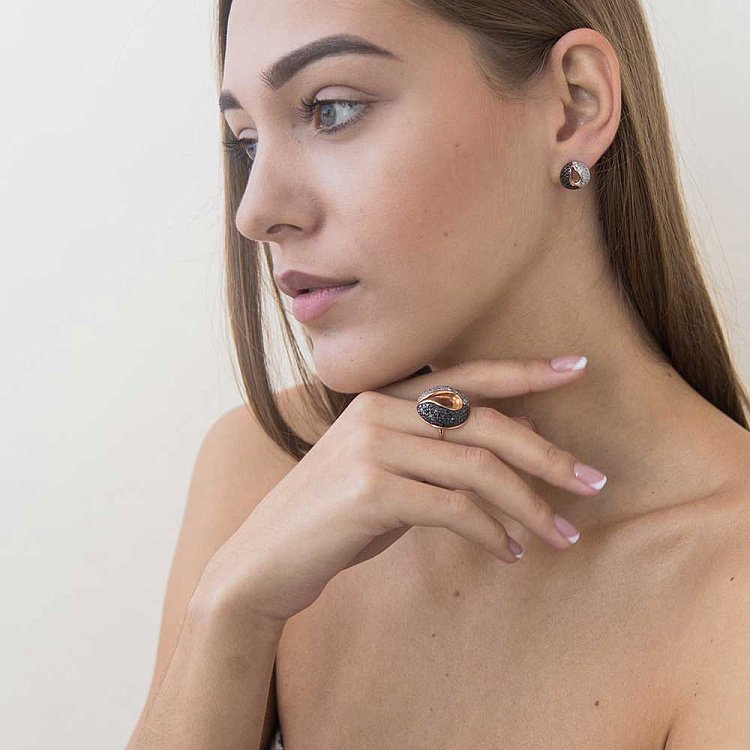 Золотые серьги-гвоздики с черными фианитами 28708902 от ювелирного магазина Оникс - 4