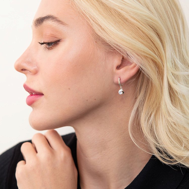 Срібні сережки з фіанітами 12986 від ювелірного магазину Онікс - 1