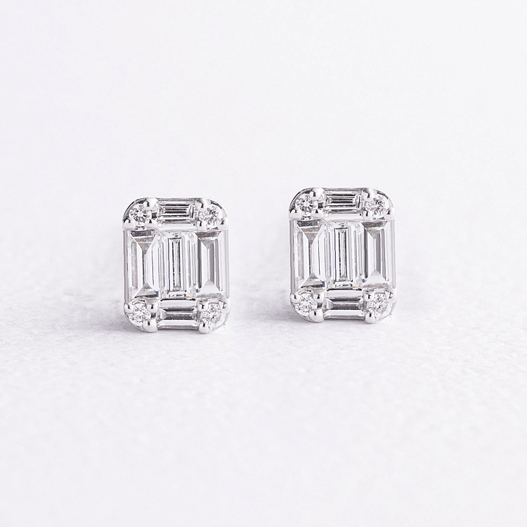 Сережки - пусети в білому золоті (діаманти) сб0695va від ювелірного магазину Онікс