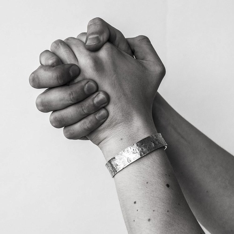 Жорсткий браслет ручної роботи зі срібла з чорнінням 141535 від ювелірного магазину Онікс - 7