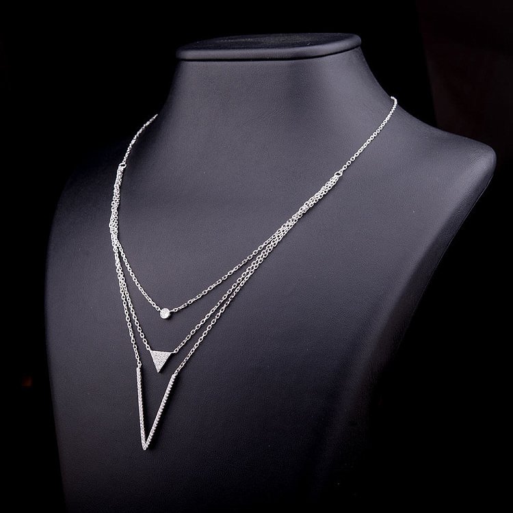 Серебряное колье с фианитами 18199 от ювелирного магазина Оникс - 1