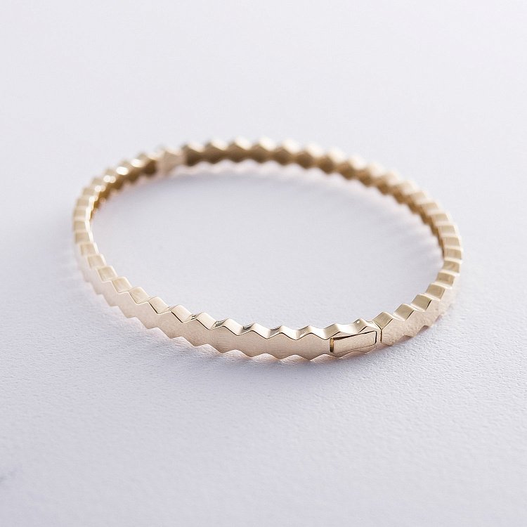 Жесткий золотой браслет б04080 от ювелирного магазина Оникс