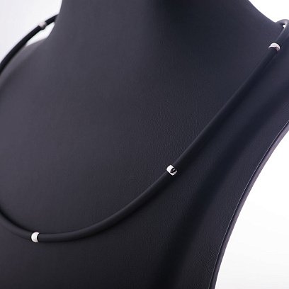 Каучуковый шнурок с гладкой серебряной застежкой и вставками из серебра (4мм) 18149 №3