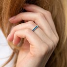 Серебряное кольцо с дорожкой голубых и желтых камней 8152 от ювелирного магазина Оникс - 3