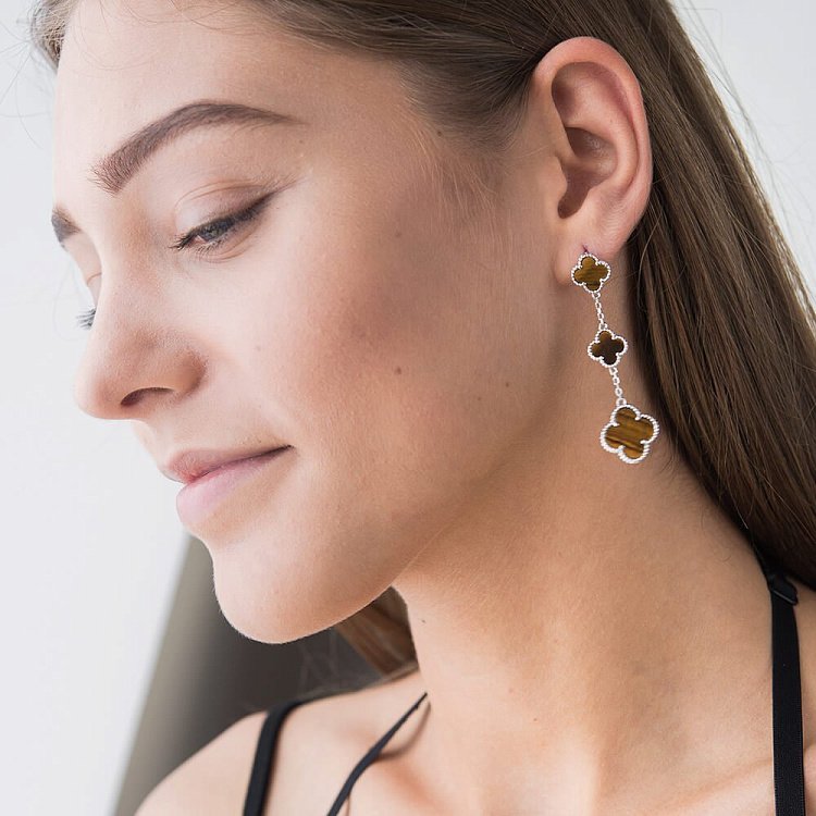 Срібні сережки "Конюшина" з тигровим оком 121681 від ювелірного магазину Онікс - 3