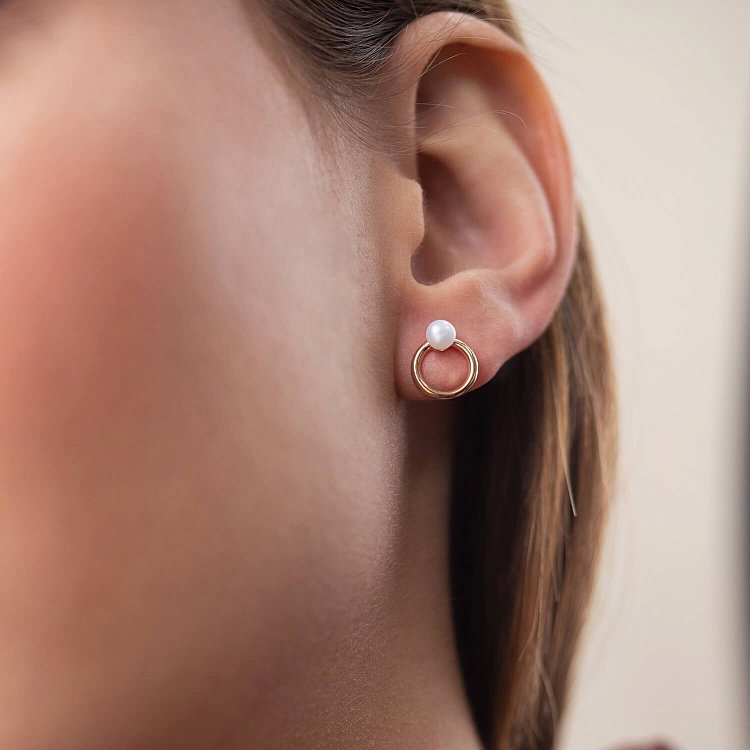 Сережки - пусети "Кругообіг" з перлами (червоне золото) с08229 від ювелірного магазину Онікс - 3