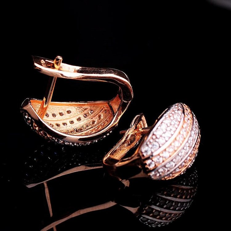 Золоті жіночі сережки з фіанітами с01920 від ювелірного магазину Онікс - 2