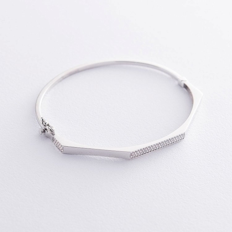 Жесткий браслет в белом золоте (фианиты) б04422 от ювелирного магазина Оникс - 1