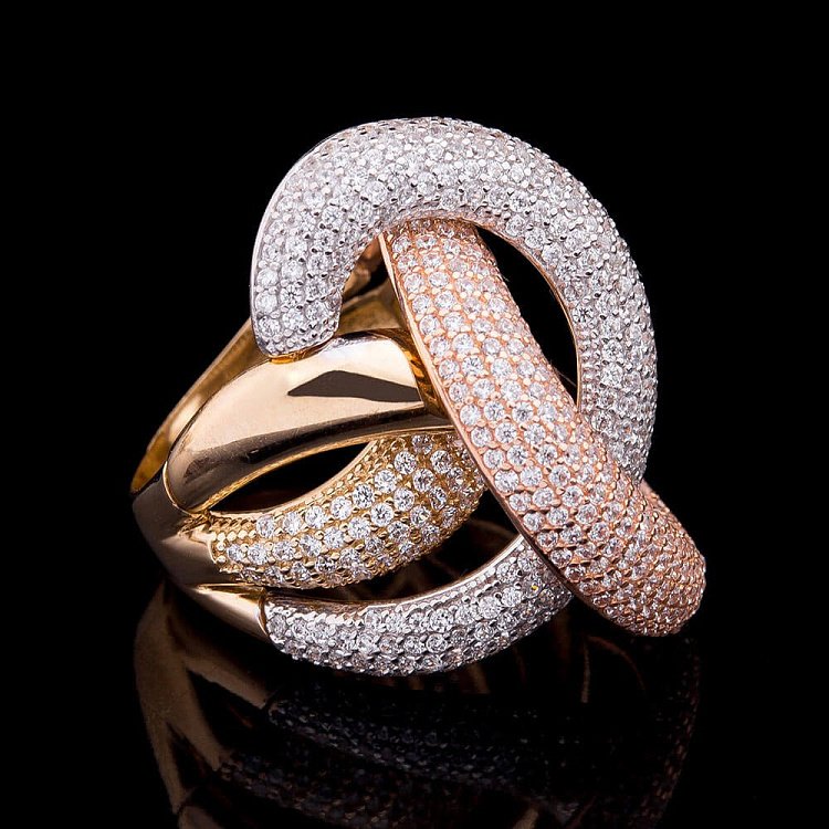 Золота каблучка з фіанітами к03917 від ювелірного магазину Онікс