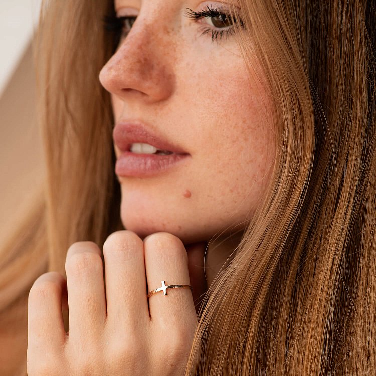 Кольцо "Крестик" в красном золоте к08195 от ювелирного магазина Оникс - 1