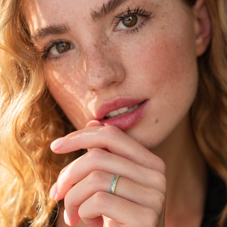 Золота каблучка "Прапор України" з блакитними та жовтими діамантами 232321121 від ювелірного магазину Онікс - 5