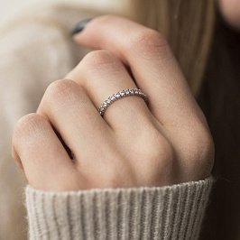 Серебряное кольцо с фианитами 112579