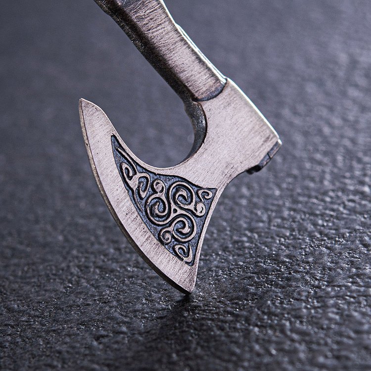 Серебряный кулон "Секира с трискелионом" 133227 от ювелирного магазина Оникс - 4