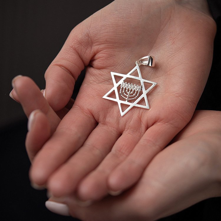 Срібний кулон "Зірка Давида" (фіаніт) 132862 від ювелірного магазину Онікс - 1