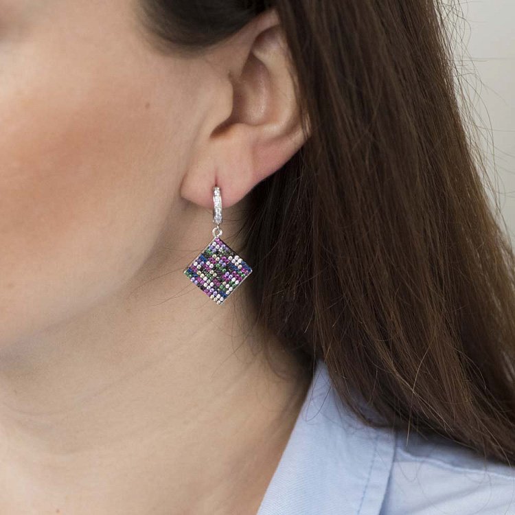 Срібні сережки з фіанітами 122124 від ювелірного магазину Онікс