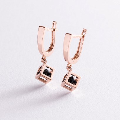 Золотые серьги "Кубики" с черными фианитами с07625