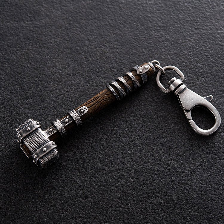 Срібний брелок "Молот вікінга" з ебеном 1116 від ювелірного магазину Онікс