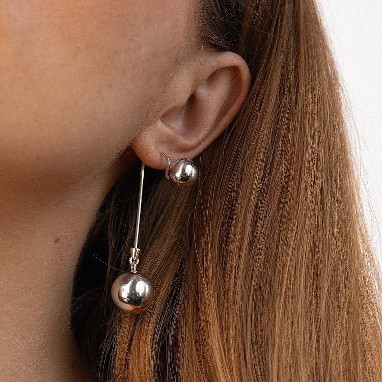 Серебряные серьги "Шарики" 121874 от ювелирного магазина Оникс - 2