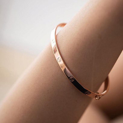 Жесткий браслет "Love" из красного золота б05177 №7