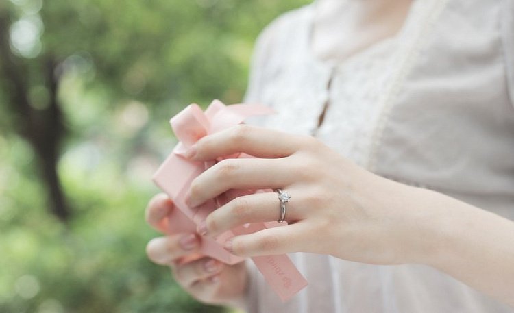 Золота заручальна каблучка з діамантом zbrdr1352218 від ювелірного магазину Онікс - 6