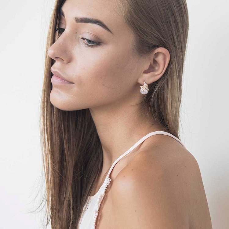 Золотые серьги с культивированным пресноводным жемчугом и фианитами с03495 - 3 Золотые серьги с культивированным пресноводным жемчугом и фианитами с03495 от ювелирного магазина Оникс - 3