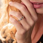 Кольцо с дорожкой голубых и желтых камней (красное золото) к07107 от ювелирного магазина Оникс - 1