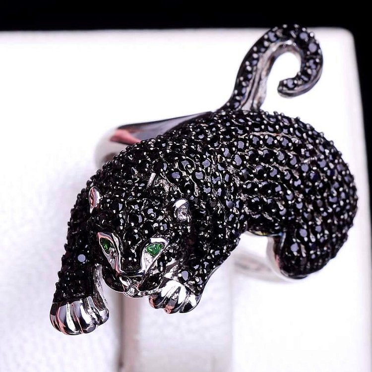 Срібний перстень "Пантера" 111581 від ювелірного магазину Онікс