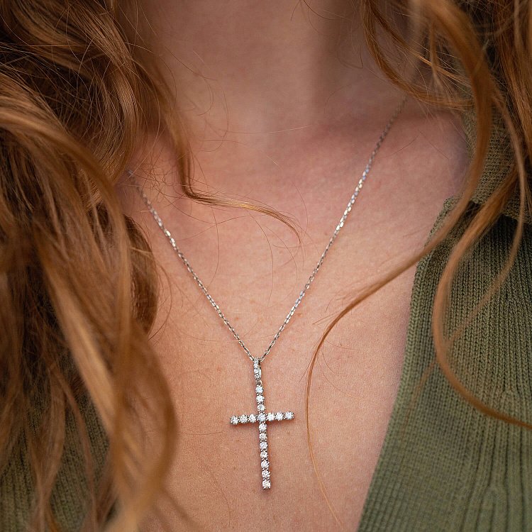 Хрестик у білому золоті з діамантами пб0292cha від ювелірного магазину Онікс - 1