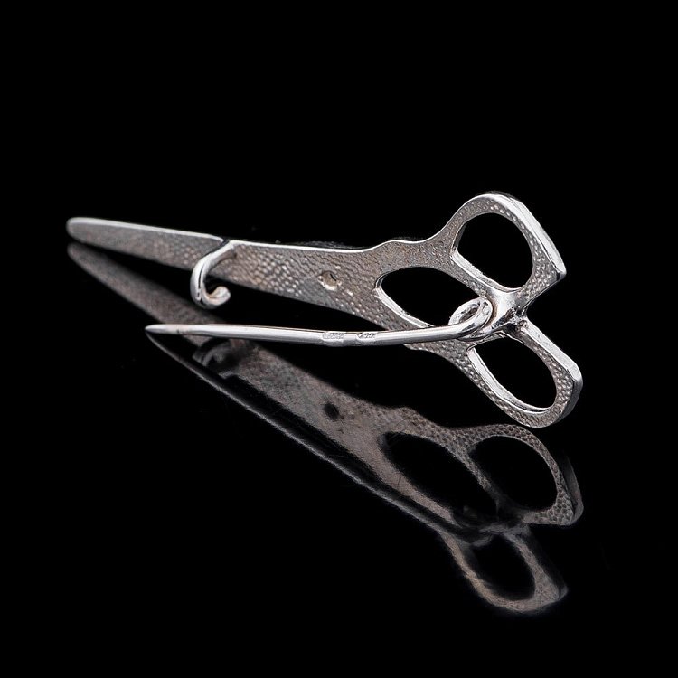 Серебряная брошь "Ножницы" (фианит) 16094 от ювелирного магазина Оникс - 1