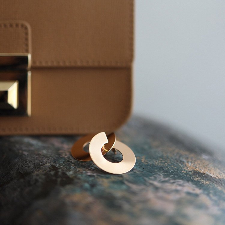 Золоті сережки-пусети Запаморочення (блискучі) с06465 від ювелірного магазину Онікс - 2