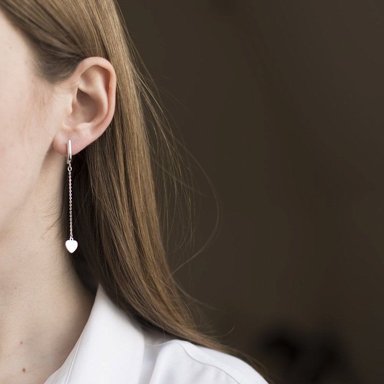 Срібні сережки з сердечками "Love" 122295 від ювелірного магазину Онікс - 1