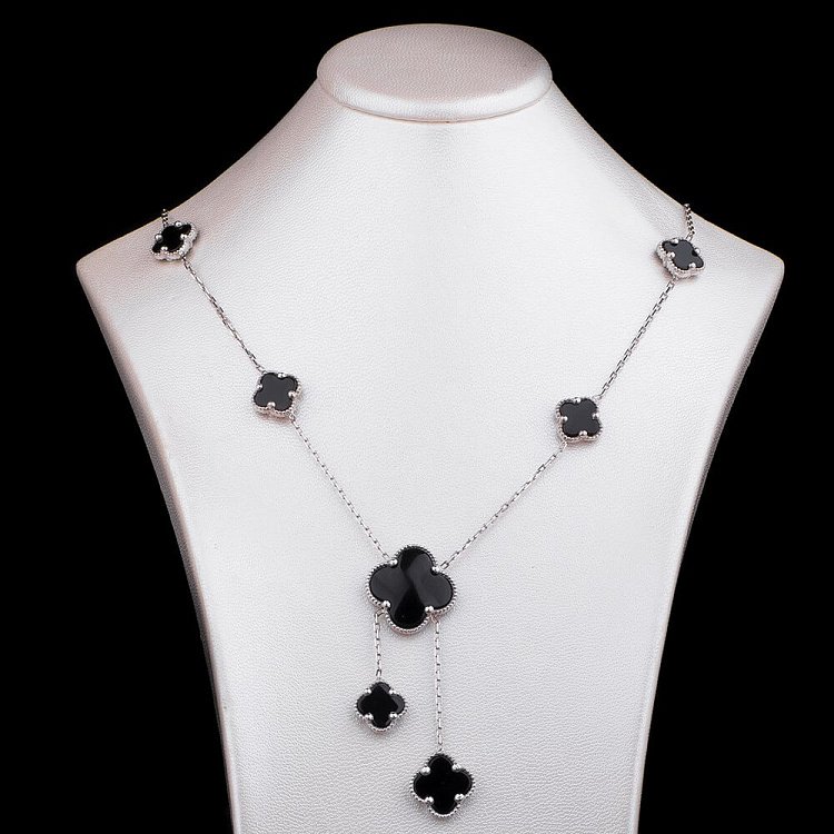 Колье "Клевер" с ониксом (родий) 15126 от ювелирного магазина Оникс