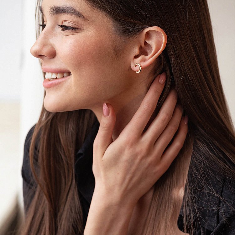 Серьги - пусеты "Мэрилин" в желтом золоте с08178 от ювелирного магазина Оникс - 1