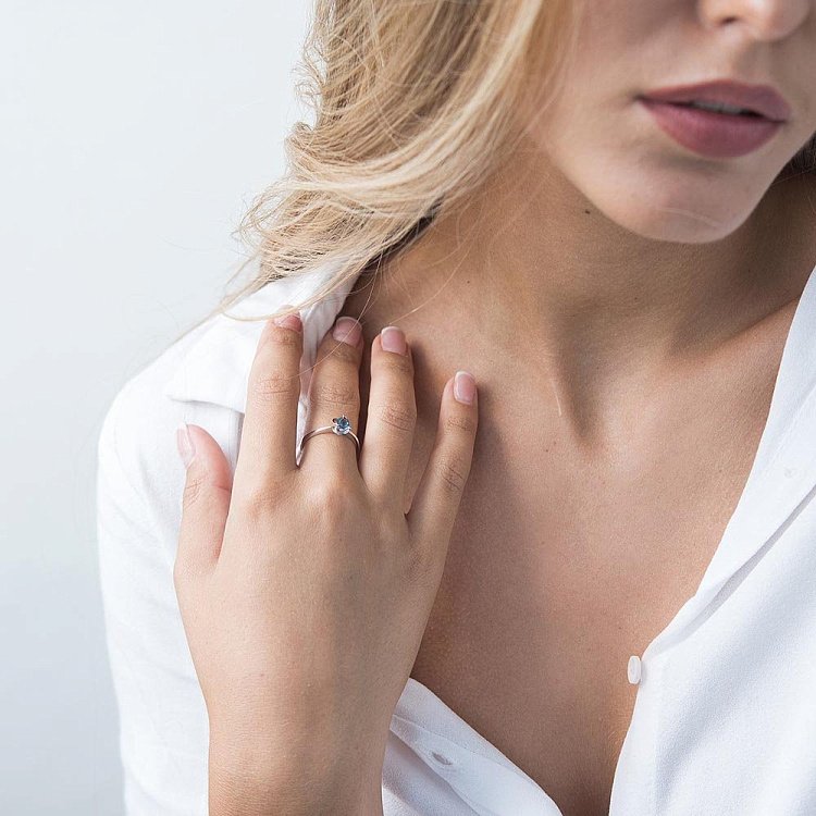 Кольцо с топазом "Лондон голубой" к02603 - 6 Кольцо с топазом "Лондон голубой" к02603 от ювелирного магазина Оникс - 6