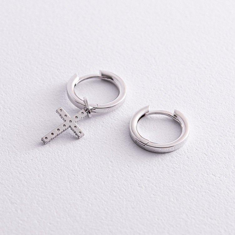 Золоті сережки - кільця з хрестиком (діаманти) 316251121 від ювелірного магазину Онікс - 3