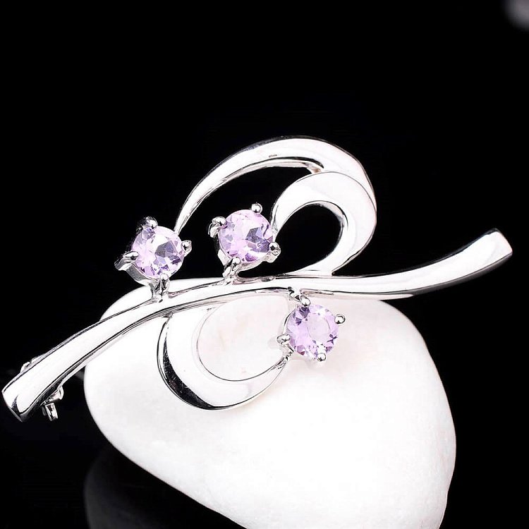 Серебряная брошка с аметистом 16064 от ювелирного магазина Оникс - 2