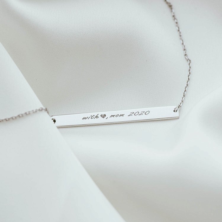 Золотой браслет с гравировкой "With love, mom 2020" б04487mom от ювелирного магазина Оникс - 2