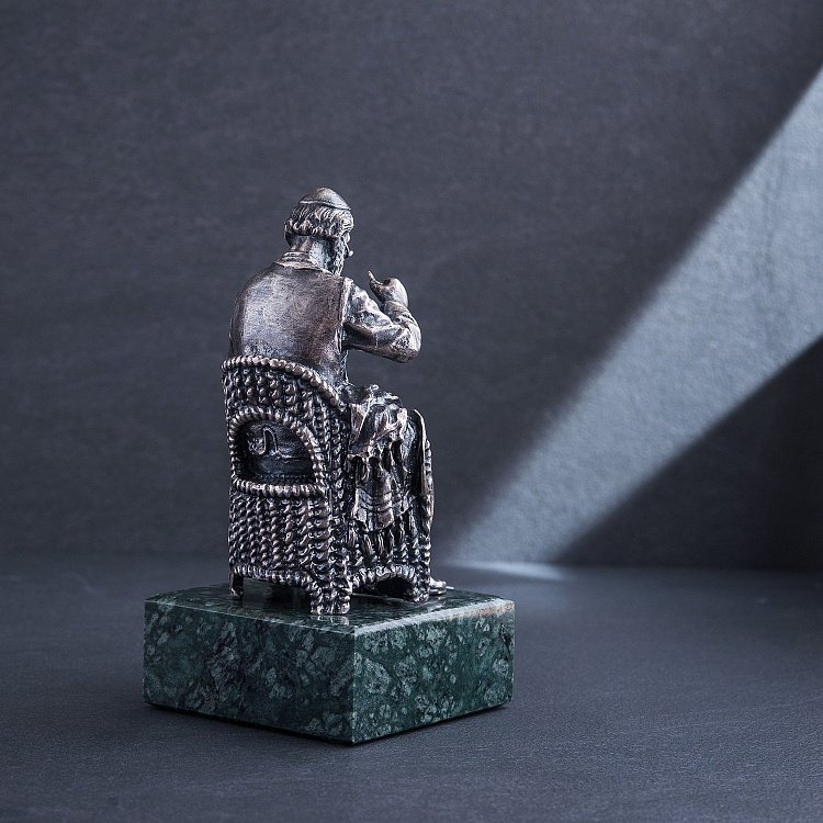 Серебряная фигура ручной работы "Еврейский портной в очках за работой" сер00050 от ювелирного магазина Оникс - 2