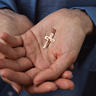 Золотой крестик "Распятие" п04099 от ювелирного магазина Оникс - 1