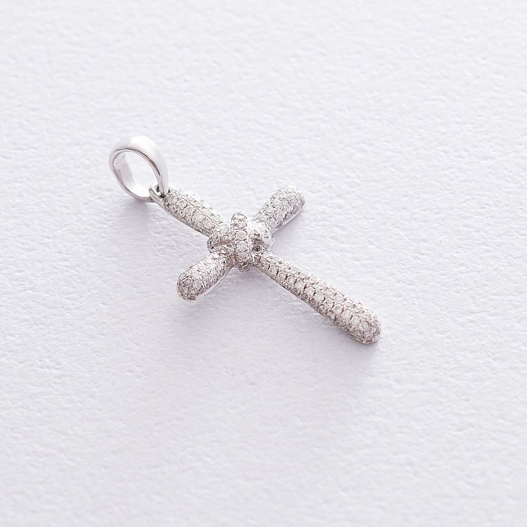 Золотой крестик с бриллиантами пм0710 Золотой крестик с бриллиантами пм0710 от ювелирного магазина Оникс