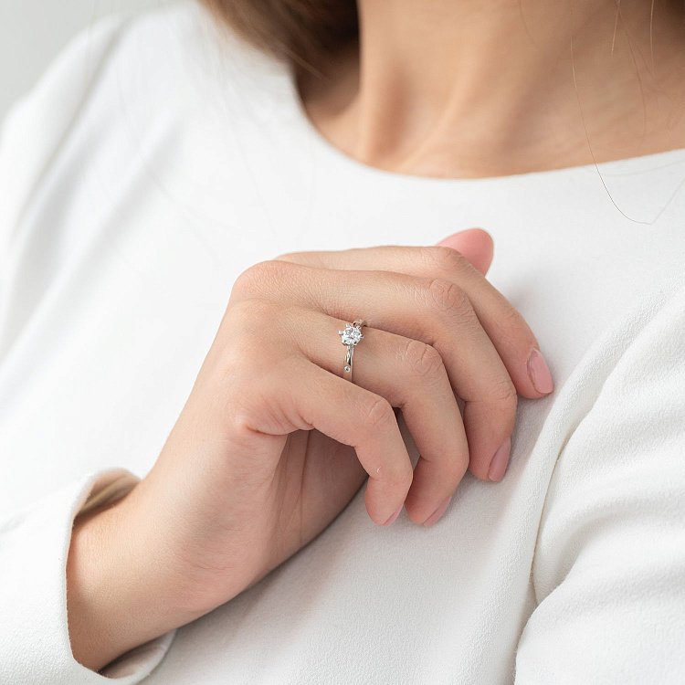 Заручальна каблучка в білому золоті (фіаніт) к06507 від ювелірного магазину Онікс - 1