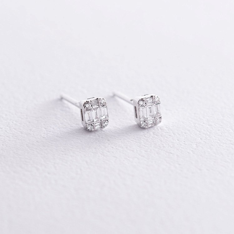 Серьги - пусеты с бриллиантами в белом золоте сб0341di-P Серьги - пусеты с бриллиантами в белом золоте сб0341di-P от ювелирного магазина Оникс