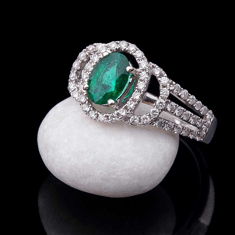 Заручальна каблучка з діамантами і смарагдом doubk458 від ювелірного магазину Онікс - 3