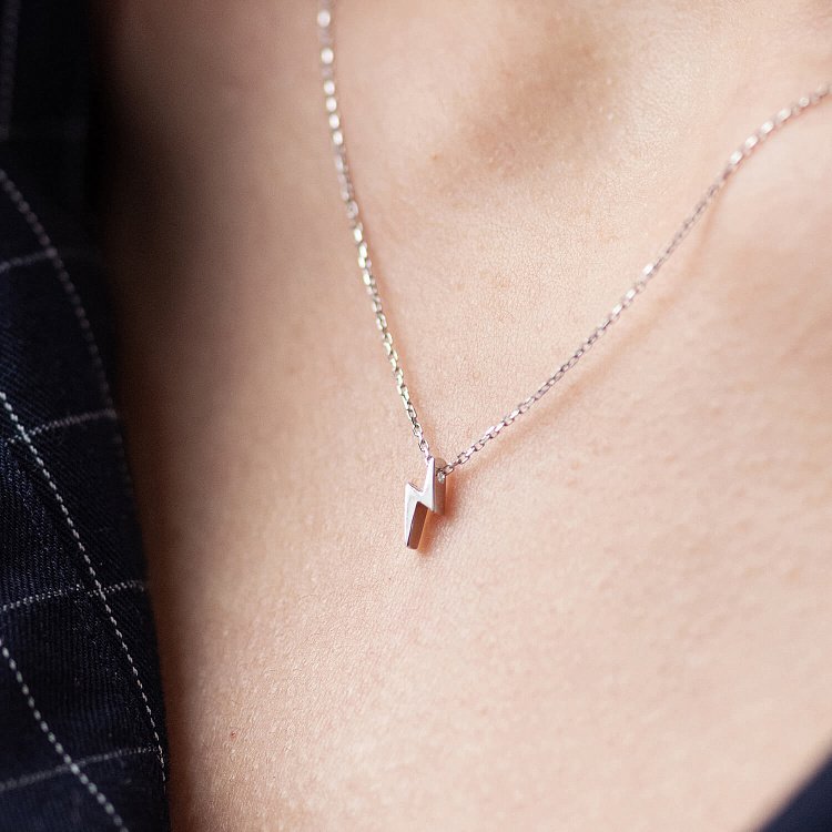 Колье "Молния" в белом золоте кол02287 от ювелирного магазина Оникс - 1