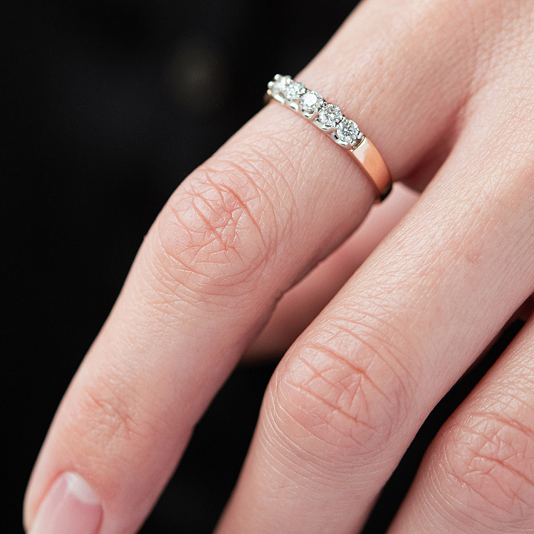 Золота каблучка з діамантами 12055аг від ювелірного магазину Онікс - 2