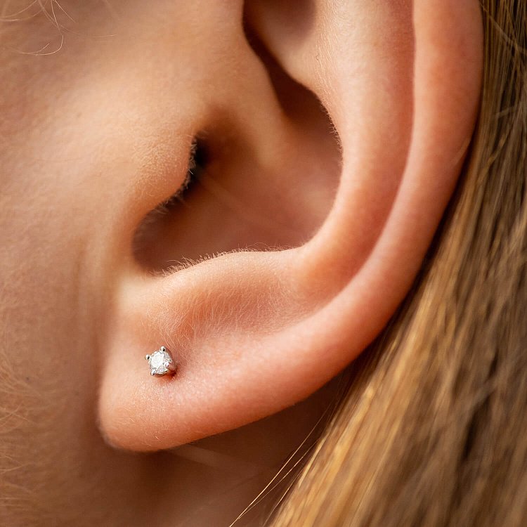 Золотые серьги - пусеты с бриллиантами 335401121 от ювелирного магазина Оникс - 1