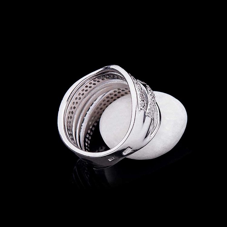 Серебряное кольцо с фианитами 111827 от ювелирного магазина Оникс - 1