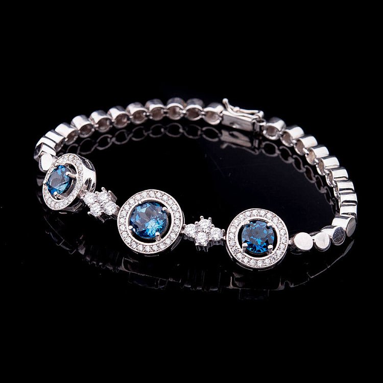 Серебряный браслет с топазом "Лондон голубой" 14804 от ювелирного магазина Оникс